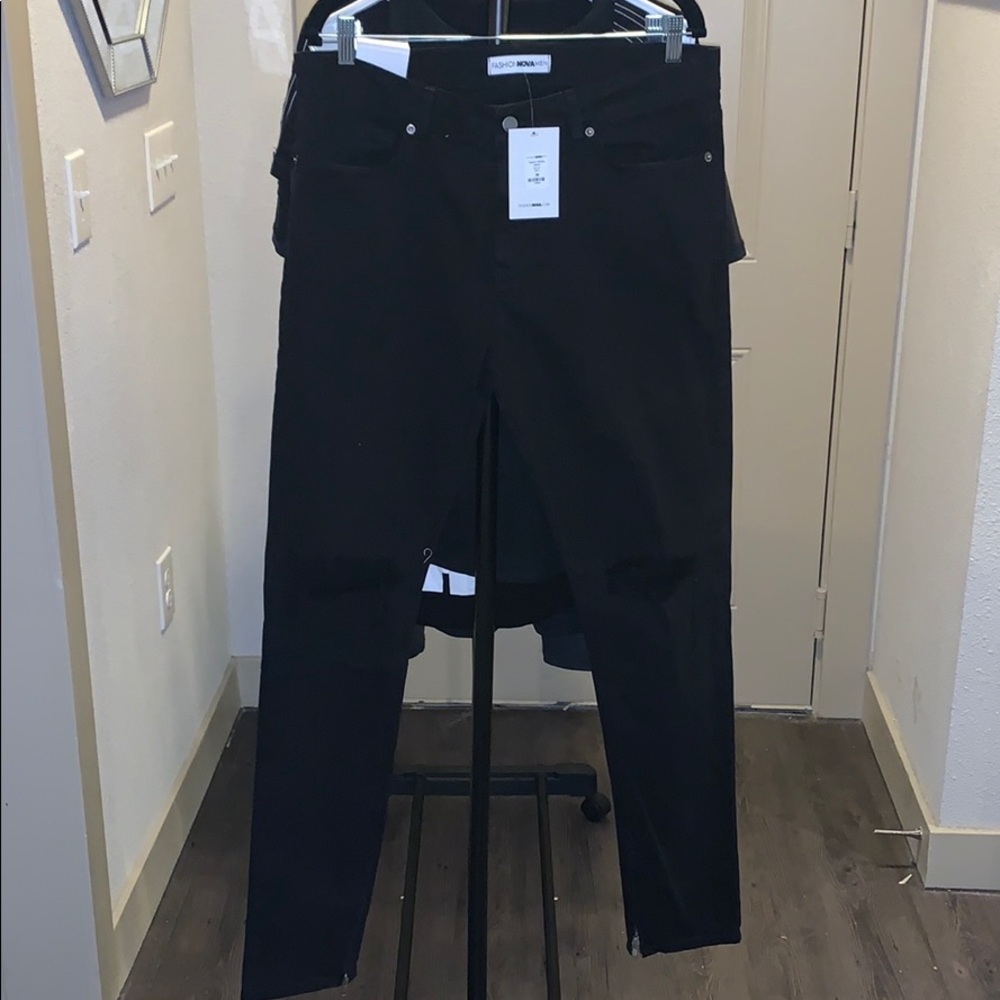 MEN. BRAND NEW. Fashion Nova Distressed jeans